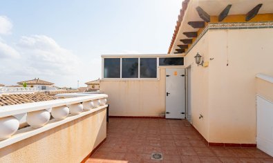 Villa quatro con solárium y piscina en Lomas de Cabo Roig