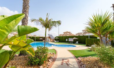 Villa quatro con solárium y piscina en Lomas de Cabo Roig