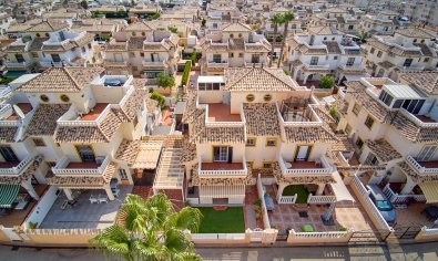 Villa quatro con solárium y piscina en Lomas de Cabo Roig