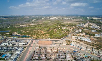 Villa quatro con solárium y piscina en Lomas de Cabo Roig