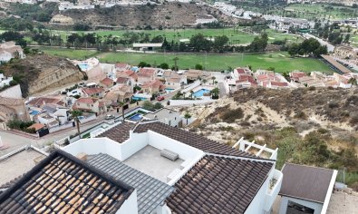 Villa moderna de lujo con vistas al campo de golf y a las montañas en Ciudad Quesada