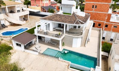 Villa moderna de lujo con vistas al campo de golf y a las montañas en Ciudad Quesada