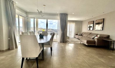 Villa moderna de lujo con vistas al campo de golf y a las montañas en Ciudad Quesada