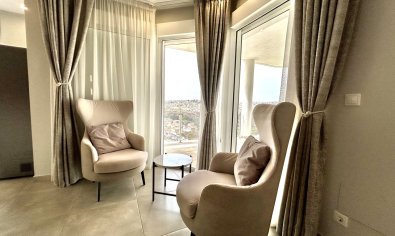 Villa moderna de lujo con vistas al campo de golf y a las montañas en Ciudad Quesada
