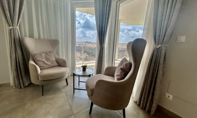 Villa moderna de lujo con vistas al campo de golf y a las montañas en Ciudad Quesada