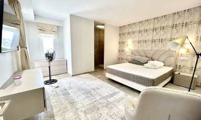 Villa moderna de lujo con vistas al campo de golf y a las montañas en Ciudad Quesada