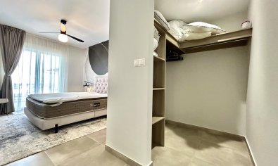 Villa moderna de lujo con vistas al campo de golf y a las montañas en Ciudad Quesada