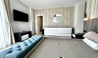 Villa moderna de lujo con vistas al campo de golf y a las montañas en Ciudad Quesada