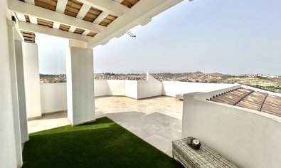 Villa moderna de lujo con vistas al campo de golf y a las montañas en Ciudad Quesada