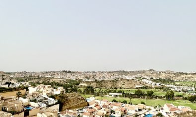 Villa moderna de lujo con vistas al campo de golf y a las montañas en Ciudad Quesada