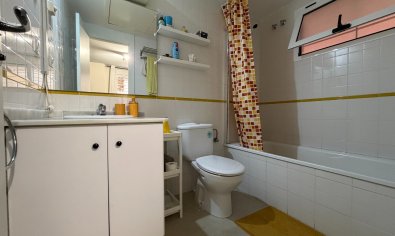 Amplio piso de 3 dormitorios en Orihuela con piscina