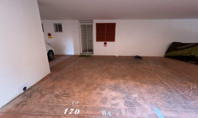 Amplio piso de 3 dormitorios en Orihuela con piscina
