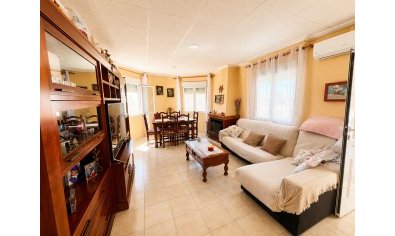 Villa unifamiliar con piscina privada en Torrevieja, 5 dormitorios