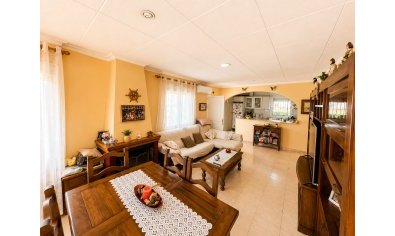 Villa unifamiliar con piscina privada en Torrevieja, 5 dormitorios