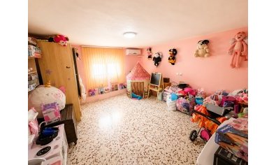 Villa unifamiliar con piscina privada en Torrevieja, 5 dormitorios