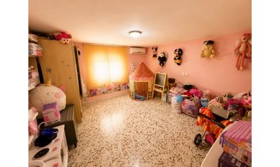 Villa unifamiliar con piscina privada en Torrevieja, 5 dormitorios