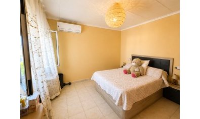 Villa unifamiliar con piscina privada en Torrevieja, 5 dormitorios