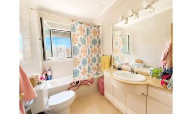 Villa unifamiliar con piscina privada en Torrevieja, 5 dormitorios