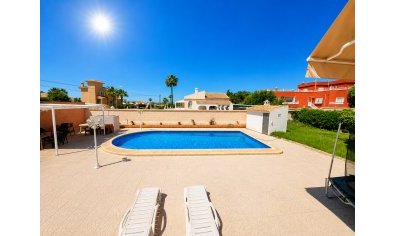 Villa unifamiliar con piscina privada en Torrevieja, 5 dormitorios