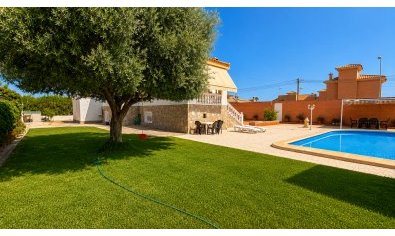 Villa unifamiliar con piscina privada en Torrevieja, 5 dormitorios