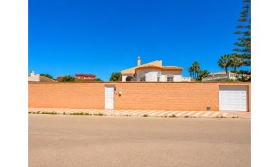 Villa unifamiliar con piscina privada en Torrevieja, 5 dormitorios