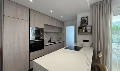 Piso en planta baja en La Finca Golf con jardín privado