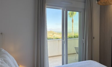 Piso en planta baja en La Finca Golf con jardín privado