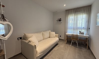 Piso en planta baja en La Finca Golf con jardín privado