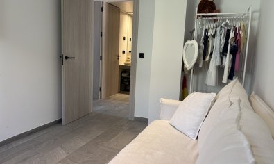 Piso en planta baja en La Finca Golf con jardín privado