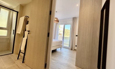 Piso en planta baja en La Finca Golf con jardín privado