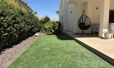 Piso en planta baja en La Finca Golf con jardín privado