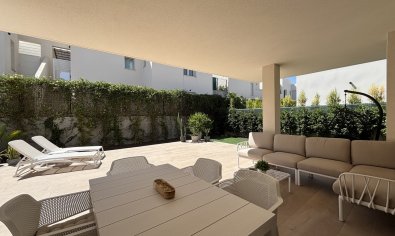 Piso en planta baja en La Finca Golf con jardín privado