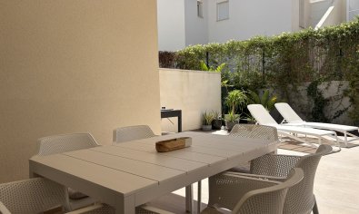 Piso en planta baja en La Finca Golf con jardín privado