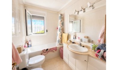 Resale - Villa -
Torrevieja - La Siesta