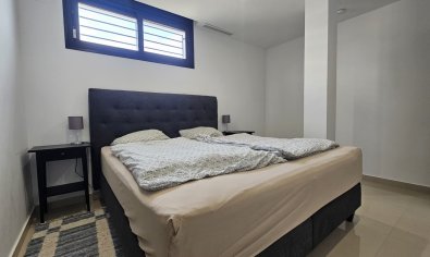 Reventa - Villa -
Villamartín - Villamartin