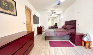 Resale - Villa -
Pinar de Campoverde