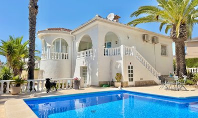 Resale - Villa -
Ciudad Quesada - Centro de la Ciudad Quesada