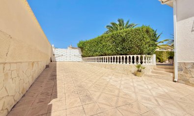 Reventa - Villa -
Ciudad Quesada - Centro de la Ciudad Quesada