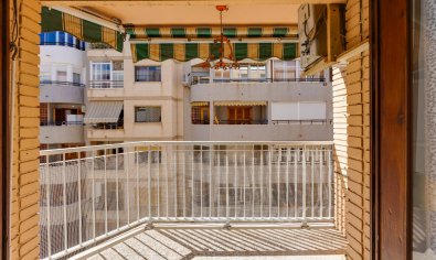 Resale - Apartment -
Torrevieja - Playa del Acequión