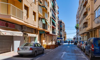 Resale - Apartment -
Torrevieja - Playa del Acequión