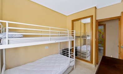 Piso en venta en Guardamar del Segura con piscina