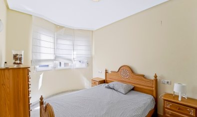 Piso en venta en Guardamar del Segura con piscina