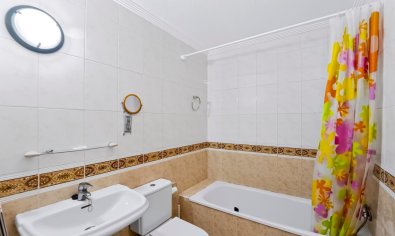 Piso en venta en Guardamar del Segura con piscina