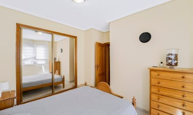 Piso en venta en Guardamar del Segura con piscina