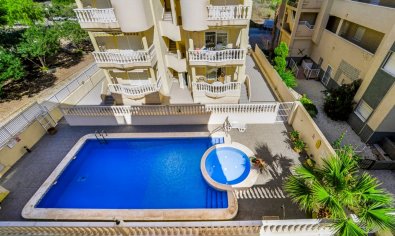 Piso en venta en Guardamar del Segura con piscina