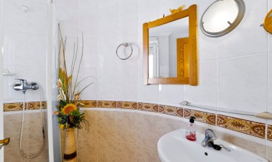Piso en venta en Guardamar del Segura con piscina