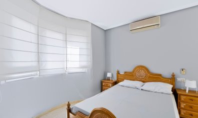Piso en venta en Guardamar del Segura con piscina