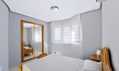 Piso en venta en Guardamar del Segura con piscina