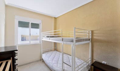 Piso en venta en Guardamar del Segura con piscina