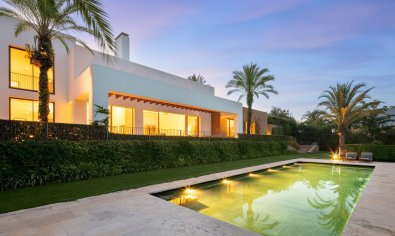 Obra nueva - Villa -
Casares - Pedregales